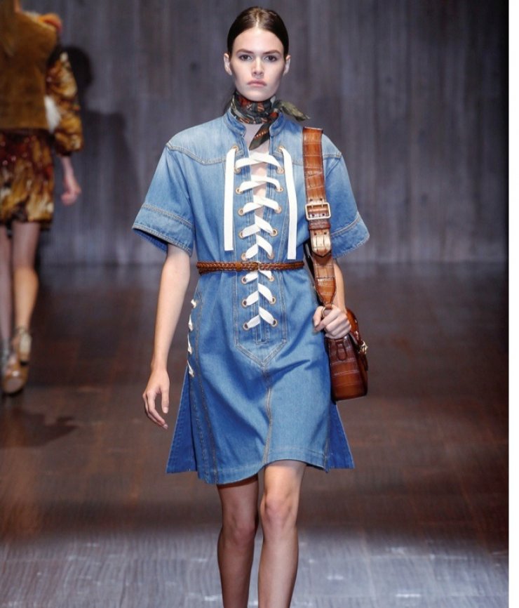 Τα denim φορέματα της Άνοιξης