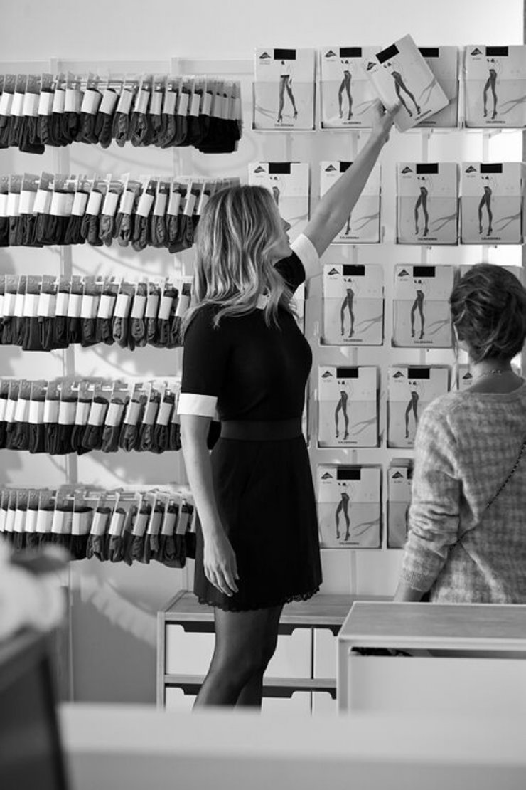 Ποια διάσημη σταρ έγινε πωλήτρια [βίντεο]