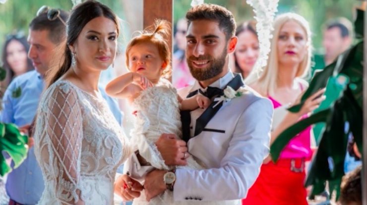 Νικόλας Εγγλέζου–Οδύσσεια Τσελεπή: Έγιναν γονείς για δεύτερη φορά! Η εικόνα με το νεογέννητο στο μαιευτήριο 