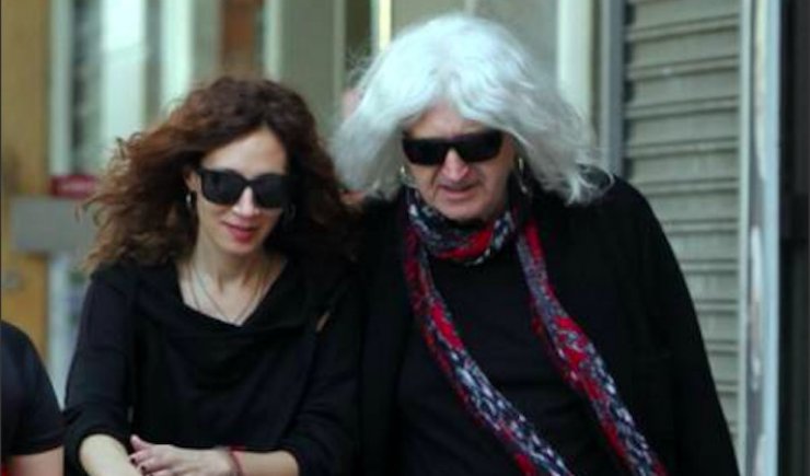 Nίκος Καρβέλας: Έγκυος η κατά 40 χρόνια νεότερη σύντροφος του! Όλες οι λεπτομέρειες