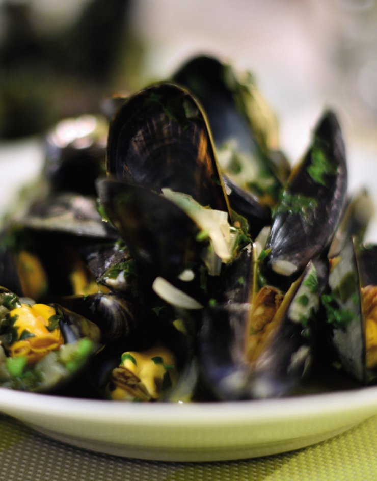 Μύδια αχνιστά με λευκό κρασί