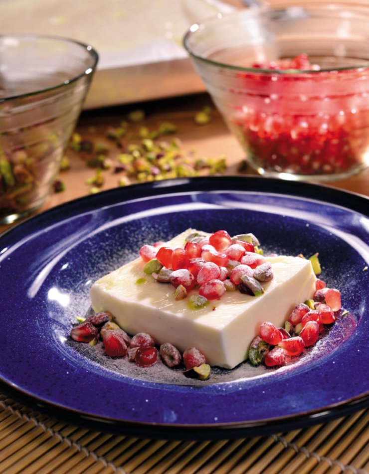 Μαχαλεμπί με ρόδι και φιστίκια Αιγίνης