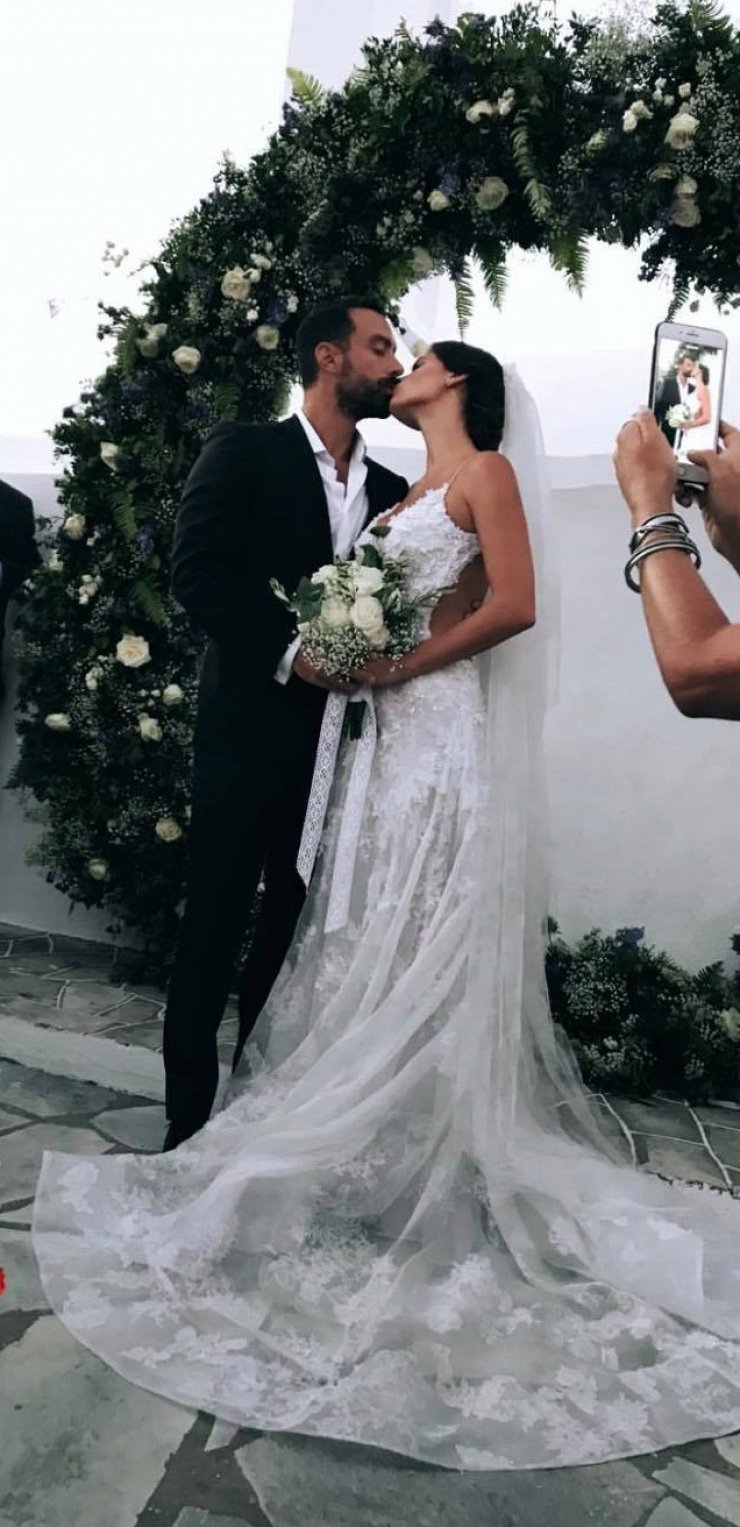 Δείτε την εντυπωσιακή μπομπονιέρα του Σάκη Τανιμανίδη και της Χριστίνας Μπόμπα!