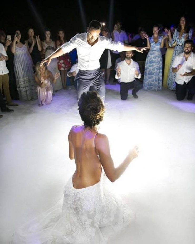 Το βίντεο από το γαμήλιο πάρτι Τανιμανίδη – Μπόμπα και το τρυφερό μήνυμα της νύφης!