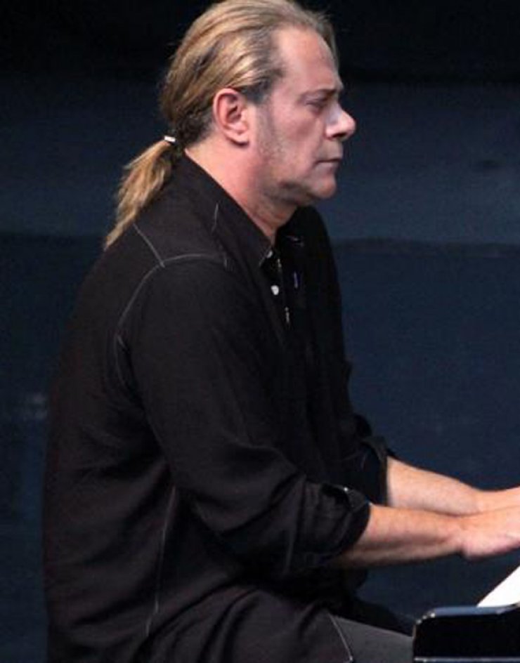 "Συνάντηση" με τον Στέφανο Κορκολή, στη Μικρή Σαλαμίνα