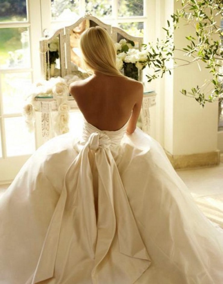 Νυφικά με ανοιχτή πλάτη (Μέρος 2)