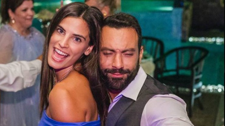 Ο Σάκης Τανιμανίδης απαντάει ευθέως αν η Χριστίνα Μπόμπα είναι έγκυος! [βίντεο]