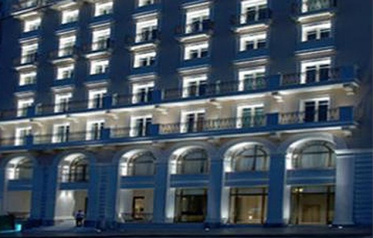 Ανοίγει πάλι τις πόρτες του το King George στην Αθήνα