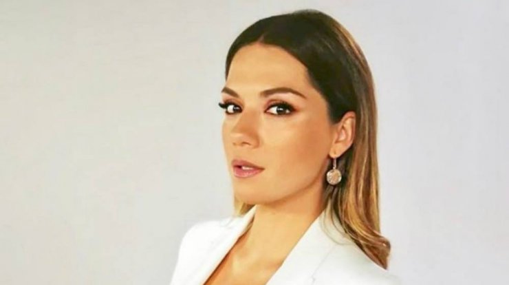 Η σέξι φωτογραφία της Βάσως Λασκαράκη με μαγιό και το δημόσιο σχόλιο του συντρόφου της!