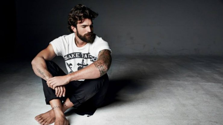 Δημήτρης Αλεξάνδρου: Έκανε ενέσιμη θεραπεία στο πρόσωπό του και μας το έδειξε!