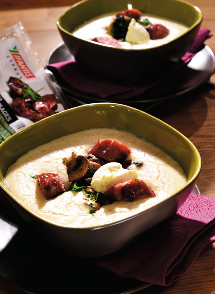 Τραχανάς με λουκάνικο Κύπρου και κρέμα τυρί