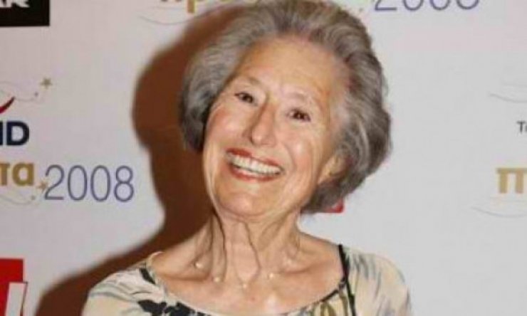 Όλα όσα γίνονται τώρα στην κηδεία της Ειρήνης Κουμαριανού