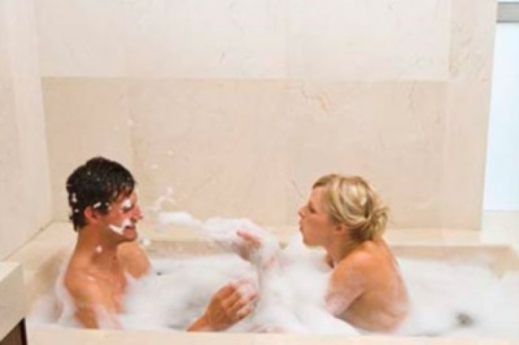 Πώς μιλάμε στον σύντροφο για τη δυσοσμία του; 