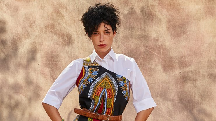 Αποκαλυπτικό ατύχημα της Ειρήνης Στεριανού. Κατέβηκε η μπλούζα της στον αέρα ελληνικής εκπομπής και φάνηκαν όλα