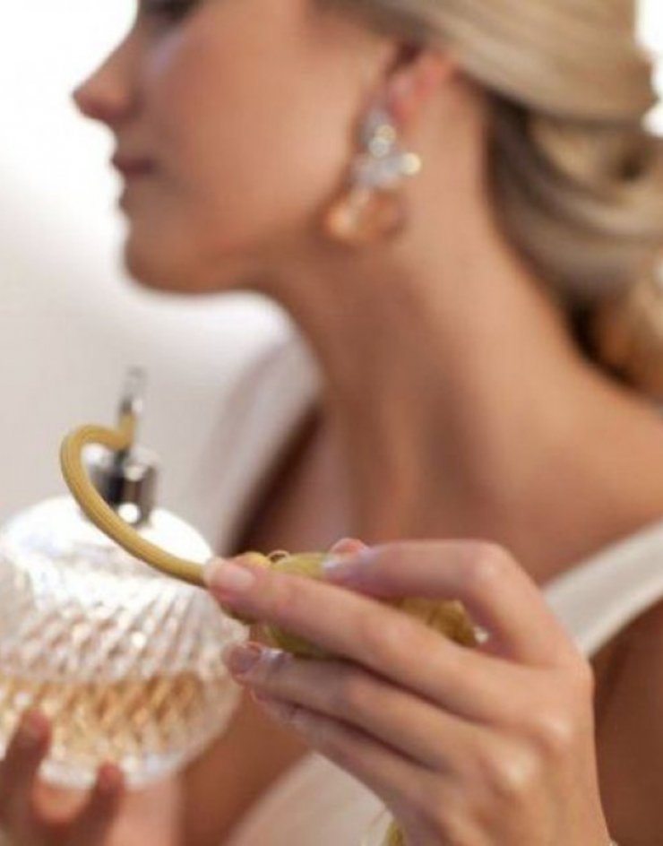 Το trick που θα κάνει το άρωμά σας να διαρκεί όλη τη μέρα!