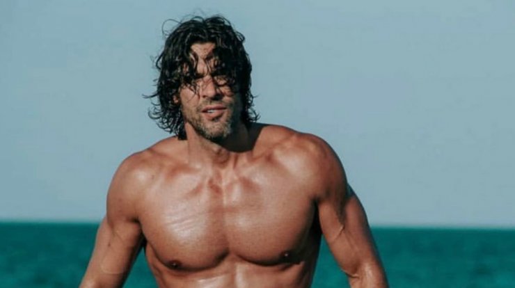 Γνωρίζατε ότι ο Γιάννης Σπαλιάρας έχει αδερφό; Είναι ολόιδιοι! [εικόνες & βίντεο]