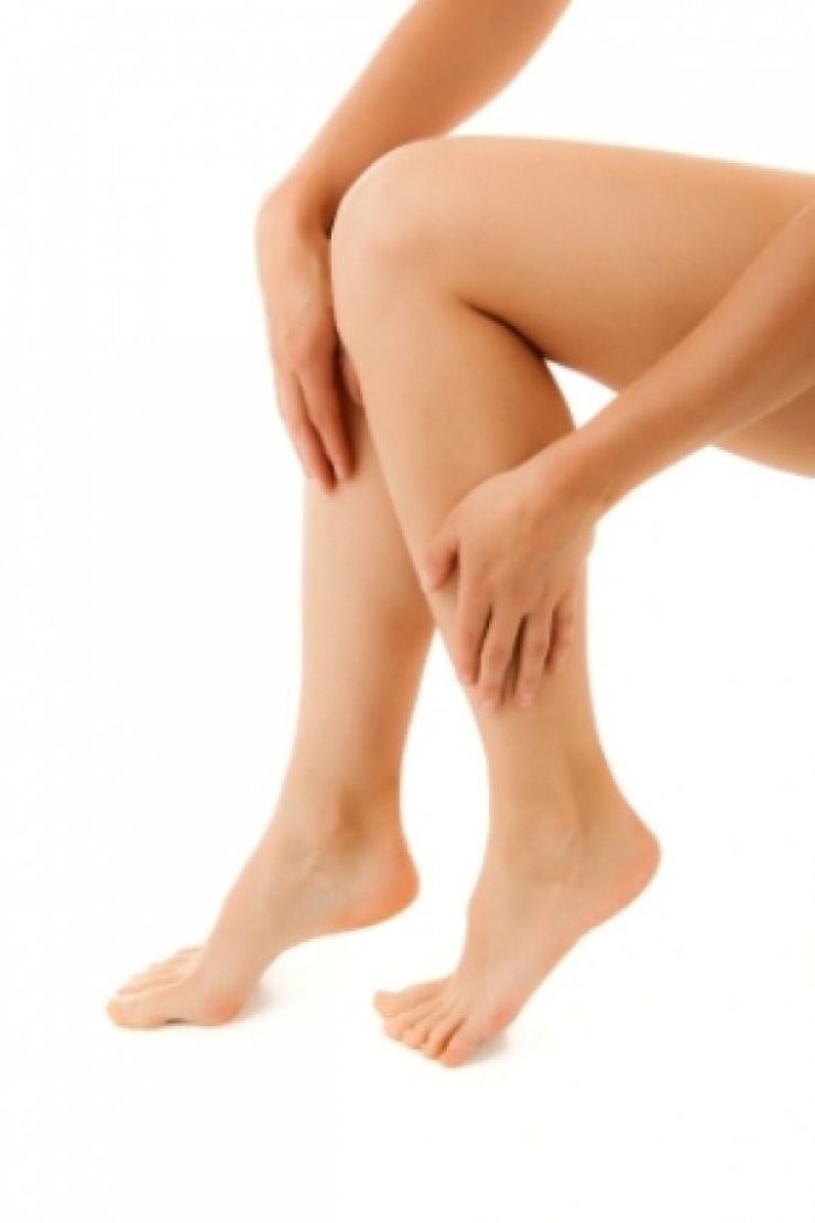 Πρησμένα πόδια το καλοκαίρι. Ένα απλό σύμπτωμα ή κάτι παραπάνω;