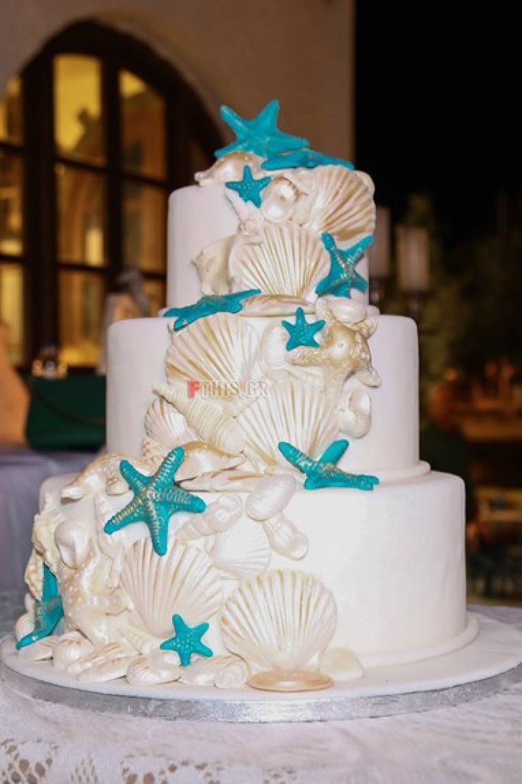 Επώνυμο ζευγάρι ανέβηκε τα σκαλιά της εκκλησίας στην πανέμορφη Νάξο