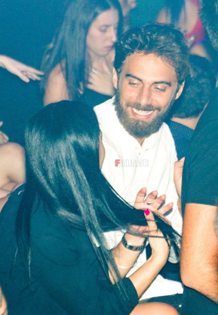 Μάριος Πρίαμος: Στην Αθήνα μαζί με κούκλα μελαχρινή γυναίκα!