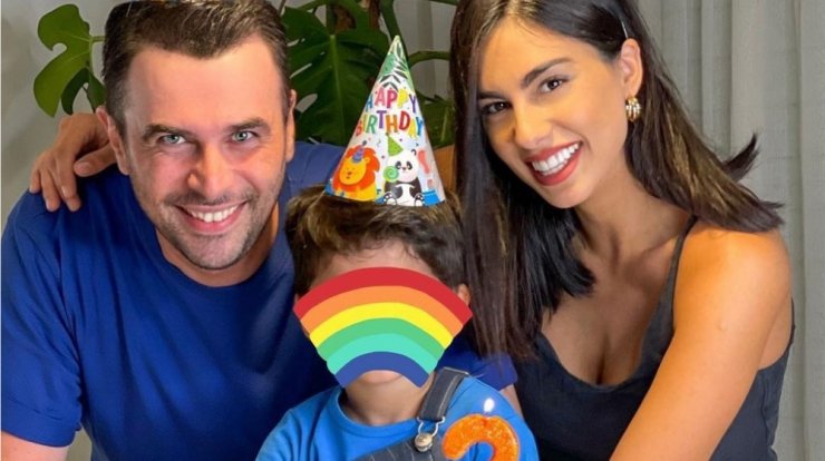 Γιώργος Παπαδόπουλος: Μας δείχνει πόσο έχει φουσκώσει η κοιλίτσα της συντρόφου του [εικόνα]