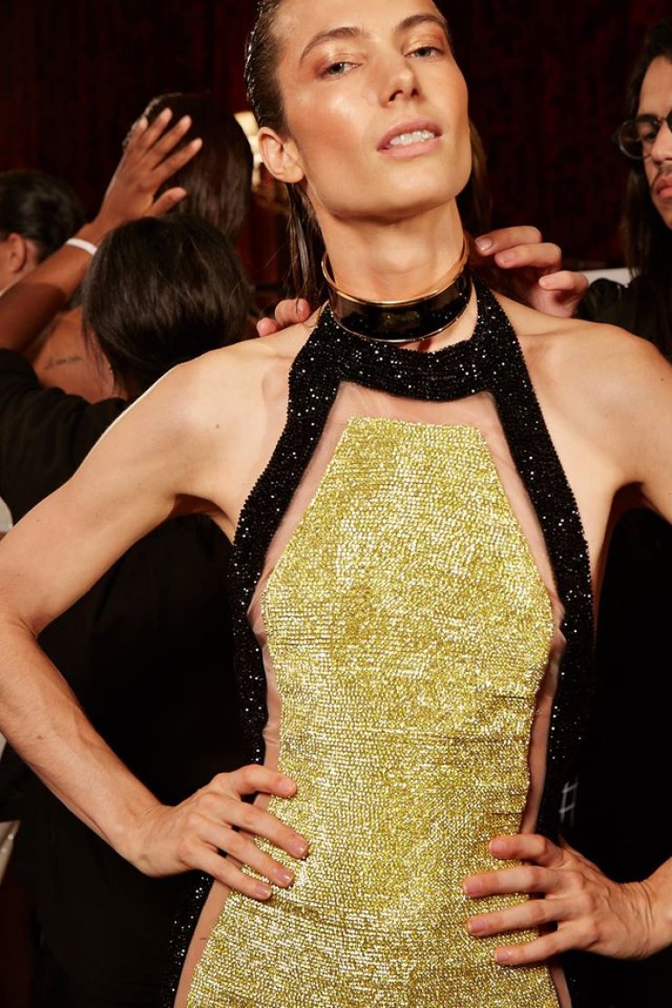 Στα παρασκήνια του show του οίκου Balmain στο PFW