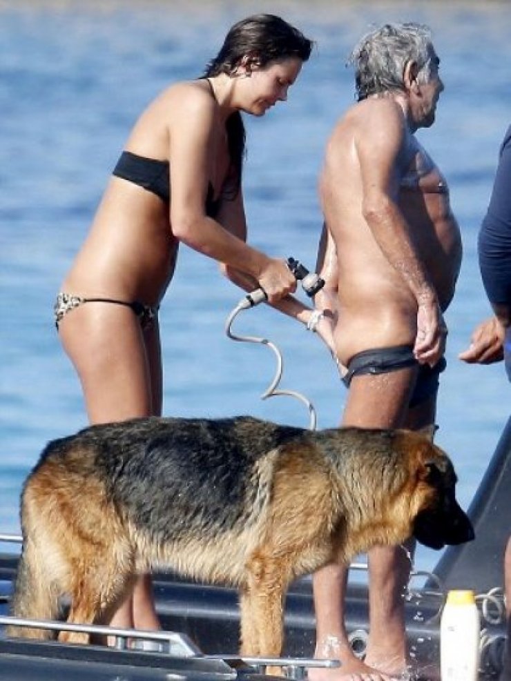 Οι «σκληρές» φωτογραφίες του Cavalli από τις διακοπές του!