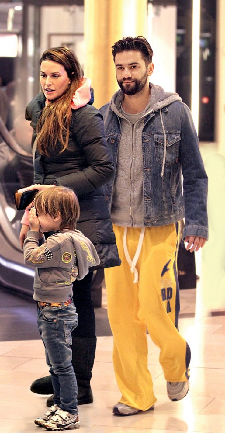 Χρηστίδου-Μαραντίνης: Bόλτα με τον Φίλιππο στα μαγαζιά