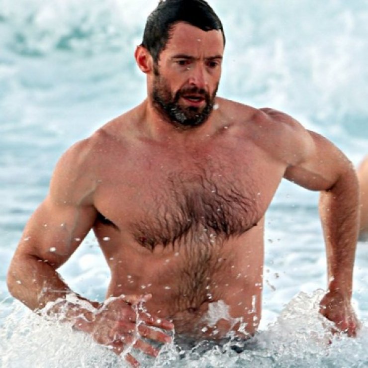 Ο Hugh Jackman δεν φοράει τίποτε! Τόσο sexy που θα κοκκινίσετε.
