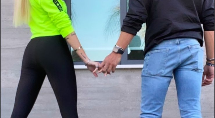 Χαμόγελα ευτυχίας: Η επώνυμη Κύπρια αποκάλυψε πρώτη φορά το πρόσωπο του συντρόφου της