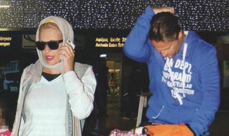 Εθεάθη στο αεροδρόμιο με το σύντροφο της Μάκη Παντζόπουλο και τα τρία της παιδιά