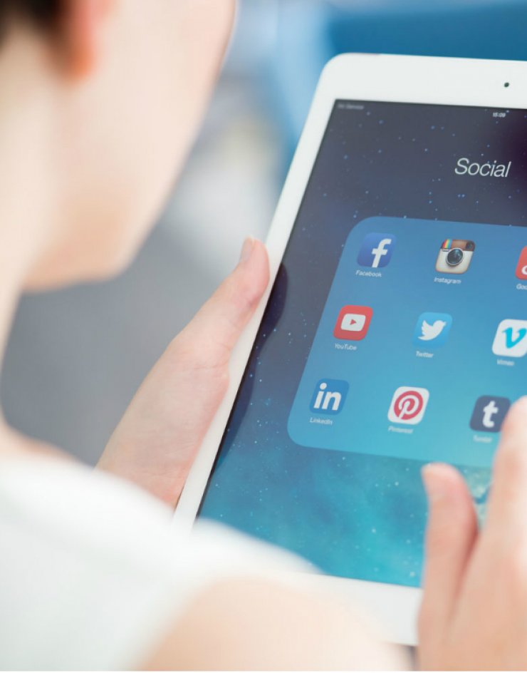 Πιο πολλοί άνθρωποι θέλουν να "κόψουν" τα social media παρά το κάπνισμα το 2017!