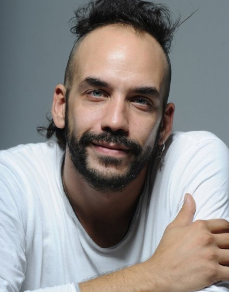 Ο Πάνος Μουζουράκης έρχεται για μια εμφάνιση στο Σκαλί