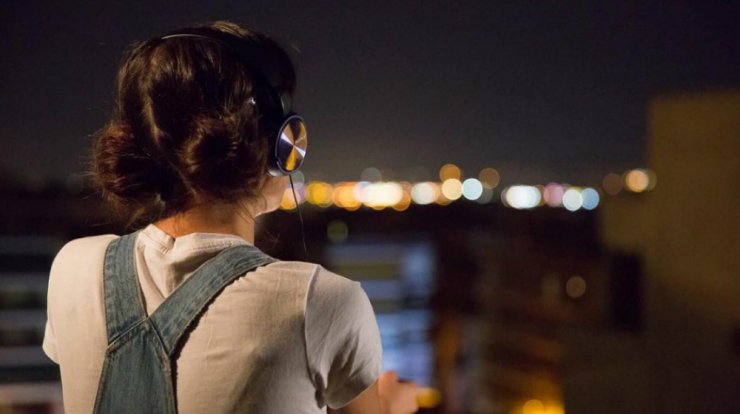 Όμορφη Ελληνίδα ηθοποιός σε σχέση με συνάδελφό της εδώ και δύο χρόνια και μόλις το μάθαμε! [εικόνες]