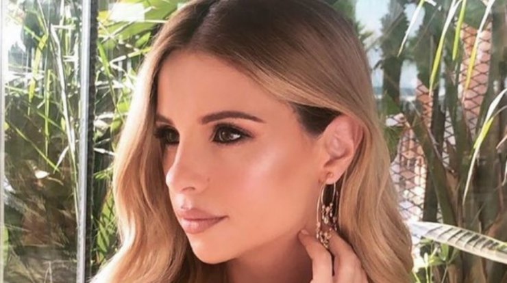 Χριστιάνα Αριστοτέλους: Με sexy look που διαγράφει την κοιλιά της σε βραδινή έξοδο