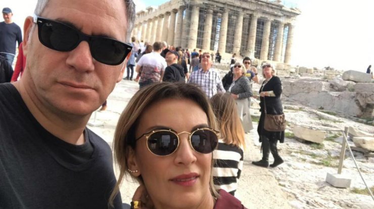 Δείτε το υπέροχο χριστουγεννιάτικο δέντρο στην οικία του Νικόλα και της Γιώτας Παπαδοπούλου