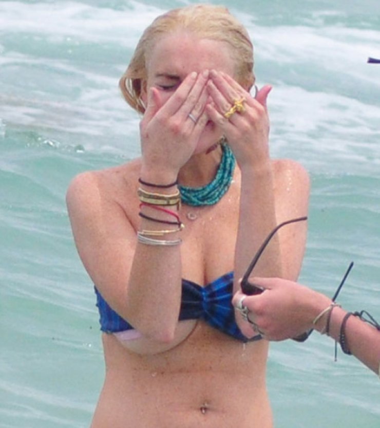 Όταν τους έφυγε το μαγιό: Tα πιο σέξι ατυχήματα διασήμων κυριών! [εικόνες]