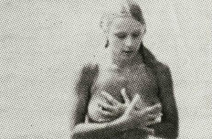 Σπάνιες φωτογραφίες με την Αλίκη Βουγιουκλάκη topless στην παραλία