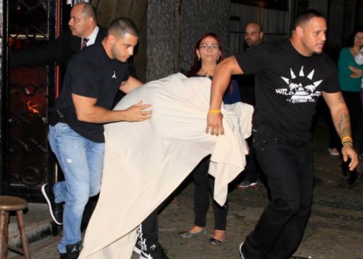 H επεισοδιακή έξοδος του Bieber από πορνείο στη Βραζιλία