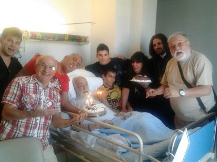 Τα συγκινητικά 77α γενέθλια για τον Ανδρέα Μπάρκουλη στο νοσοκομείο