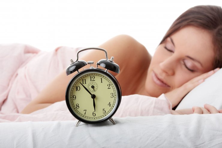 Το αυστηρό ωράριο ύπνου διευκολύνει το αδυνάτισμα 