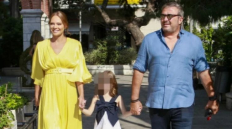 Αντώνης Ρέμος: Τα πρώτα στιγμιότυπα με τον γιο του Γιάννη Βαρδή στο instagram που μόλις βάφτισε [εικόνες]