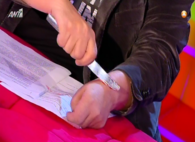 Ο Θέμος έκοψε τις φλέβες του για την Πάολα on camera!