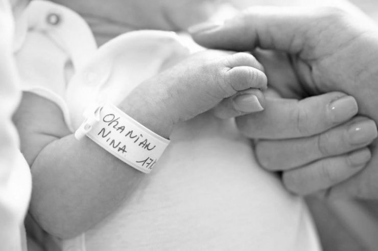 Baby boom στην showbiz! Έγινε μανούλα στα 46 της χρόνια και μας αποκάλυψε πως θα ονομάσουν την κορούλα τους