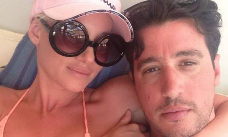 Η ερωτική εξομολόγηση του Κριστιάν στην Τζούλια στο facebook!