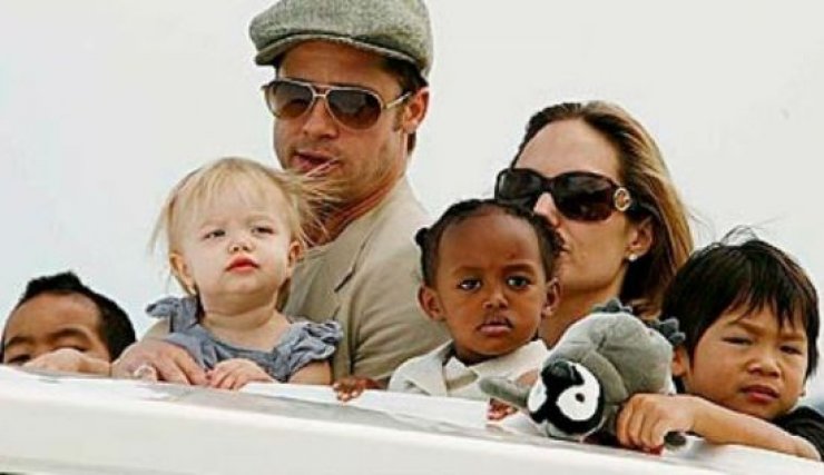 Ζολί-Πιτ: Στην Πύλο με τα παιδιά τους