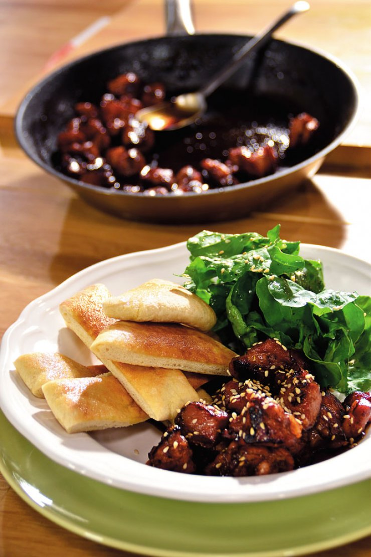 Χοιρινές μπουκιές με σόγια και μέλι στο τηγάνι