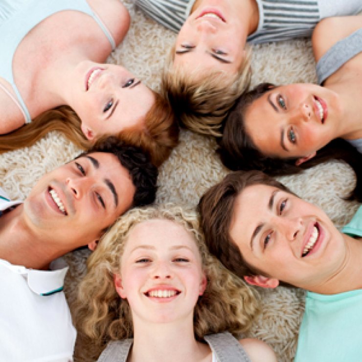 9 τρόποι για να θέλουν όλοι να είναι φίλοι σου!