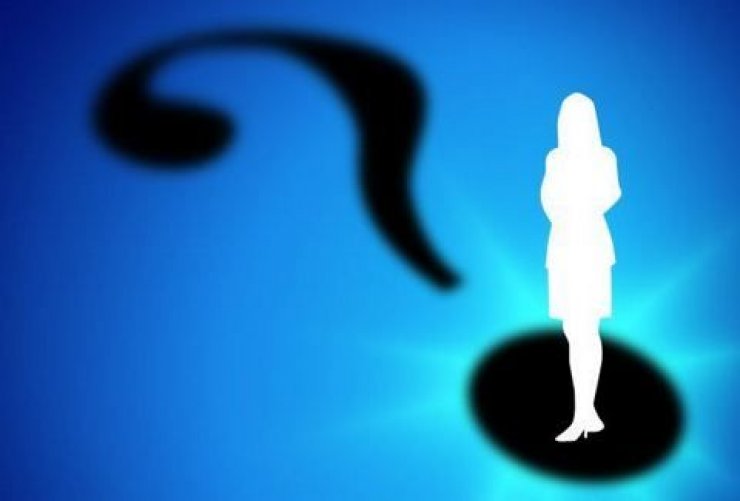 ΣΟΚ: Ποια γνωστή δημοσιογράφος ανέβασε στο facebook φωτογραφία με τον νέο δονητή της;