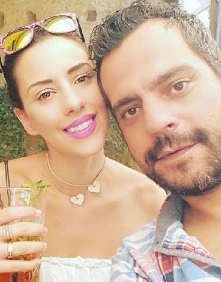 Απίστευτο: Δείτε πόσο μεγάλωσε η κοιλίτσα της συντρόφου του Γιώργου Ρούσσου