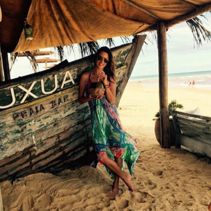 Πώς θα μετατρέψεις εύκολα το παρεό σου σε φόρεμα (και ό,τι άλλο φανταστείς)